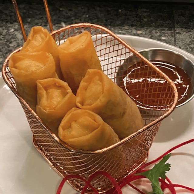 Spring Rolls (6 Pcs).